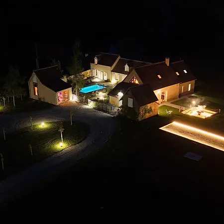 Luxe Et Sérénité : Jacuzzi, Sauna, Piscine Chauffée, Home-cinéma Et Près Du Mans - Fr-1-410-396 *