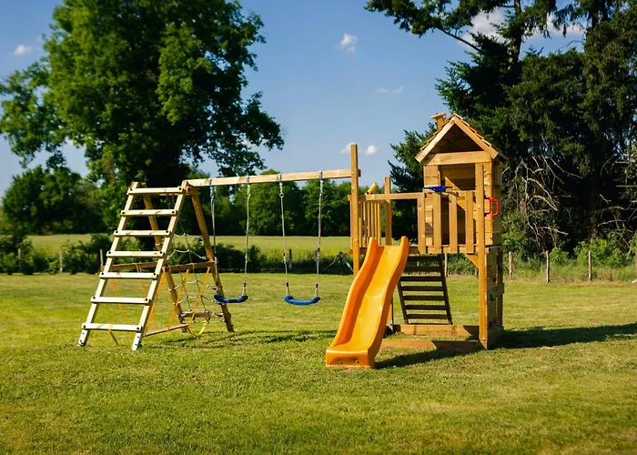 Hébergement de vacances Luxe Et Sérénité : Jacuzzi, Sauna, Piscine Chauffée, Home-cinéma Et Près Du Mans - Fr-1-410-396 *